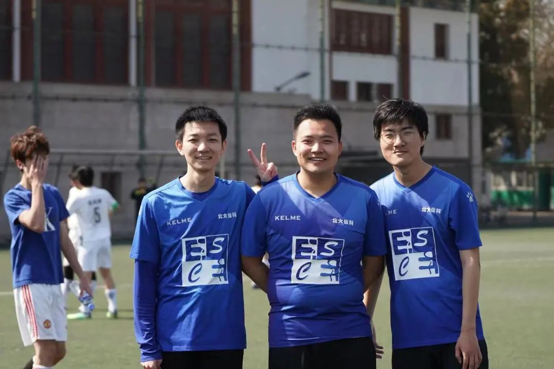 世界足球杯2022冠军是谁啊_去年足球杯世界冠军_足球世界冠军杯叫什么杯