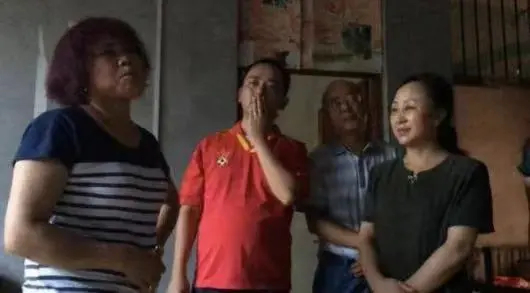 奥运举重冠军会谌利军简介_举重谌利军奥运会视频_举重冠军谌利军奥运会