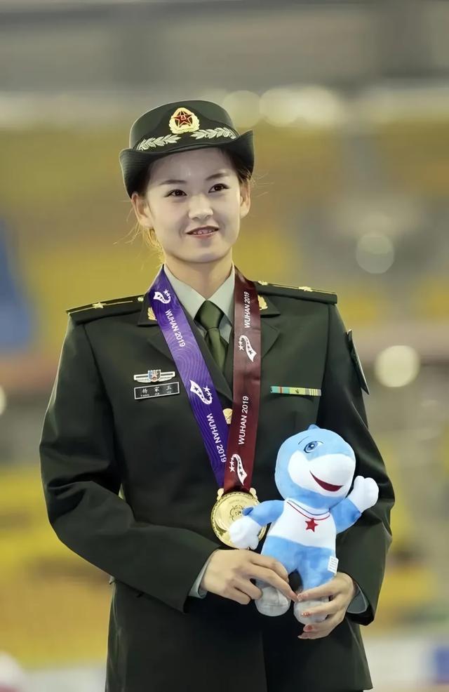 世界冠军钱微_钱静怡百科_竞走女子国际冠军金牌多少钱