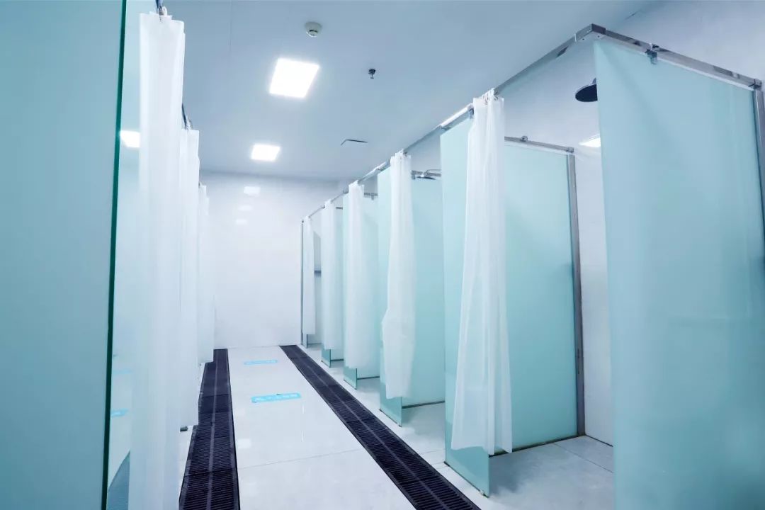 健身房动手动脚_健身房私教动手脚_健身私教动手动脚
