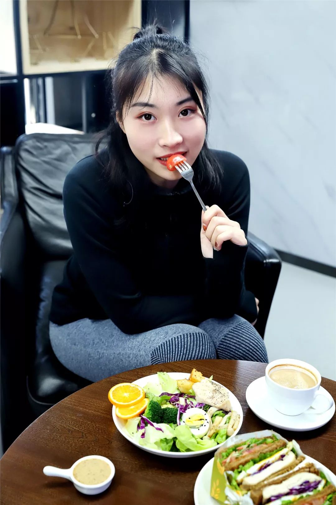 健身私教动手动脚_健身房动手动脚_健身房私教动手脚