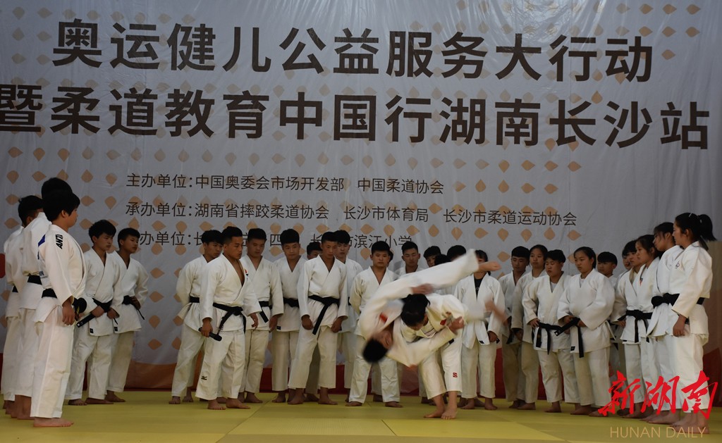 柔道亚洲冠军_中国男柔道世界冠军_冠军男世界柔道中国选手是谁