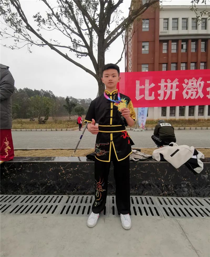 贵州女子篮球队_贵州篮球联赛女子单打冠军_贵州女篮球运动员