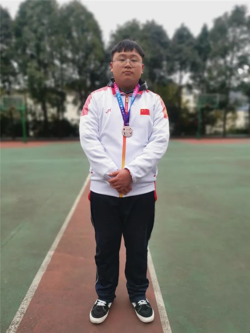 贵州女子篮球队_贵州篮球联赛女子单打冠军_贵州女篮球运动员