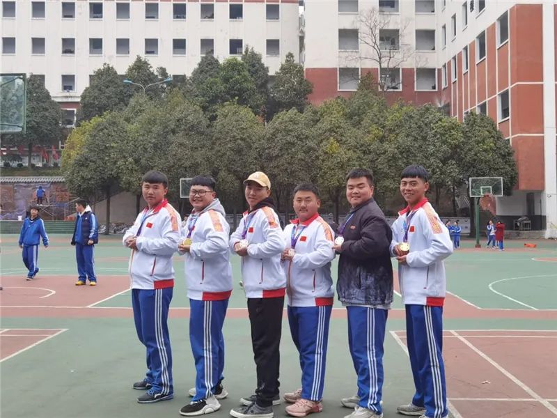 贵州女子篮球队_贵州篮球联赛女子单打冠军_贵州女篮球运动员