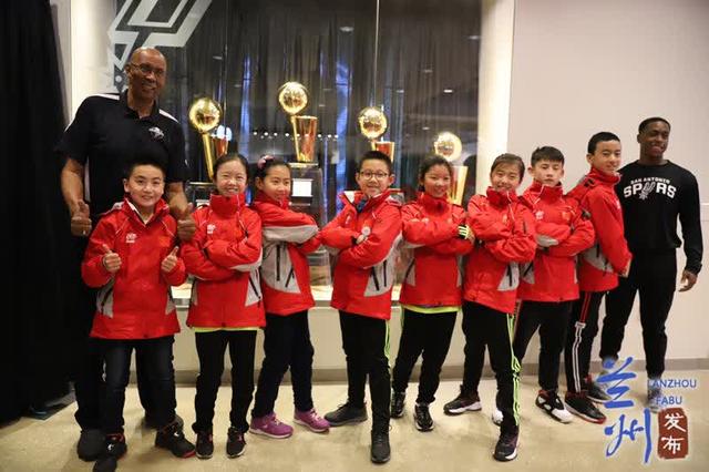 中午的篮球_打篮球中场休息多长时间_中午打篮球技巧