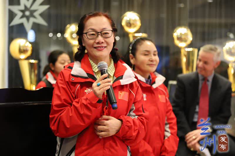 中午打篮球技巧_打篮球中场休息多长时间_中午的篮球