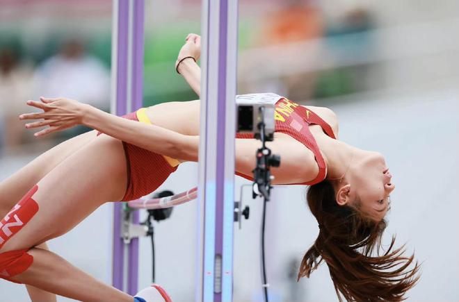浙江杭州初一女生校运会跳高1米56达国家二级，中国田径后继有人引期待